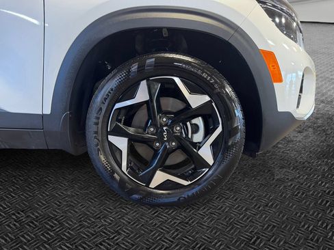 Certified 2025 Kia Seltos S AWD/4WD image 11
