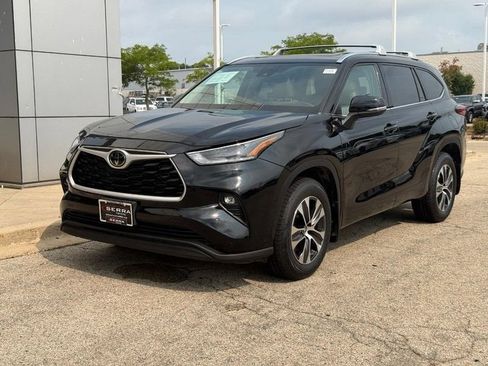 Used 2021 Toyota Highlander XLE AWD/4WD image 7