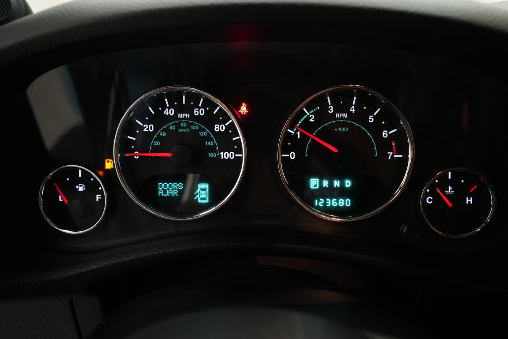 Used 2013 Jeep Wrangler Unlimited Sahara w/ Connectivity Group AWD/4WD image 2