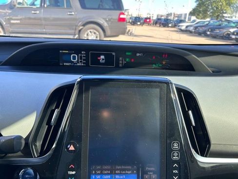 Used 2018 Toyota Prius Prime Advanced image 13