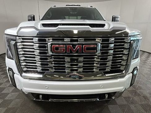 Used 2025 GMC Sierra 2500 Denali w/ Denali Reserve Package AWD/4WD image 7