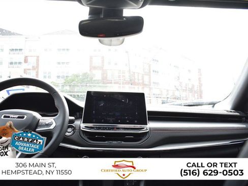 Used 2025 Jeep Compass Trailhawk AWD/4WD image 31