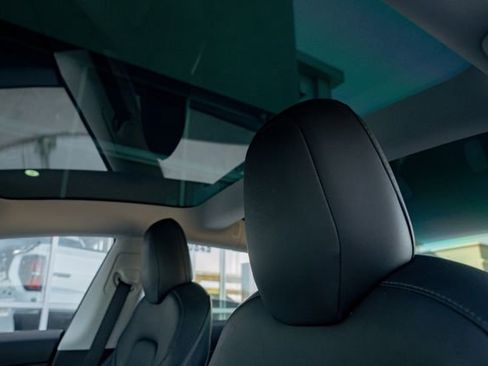 Used 2018 Tesla Model 3 Long Range image 18