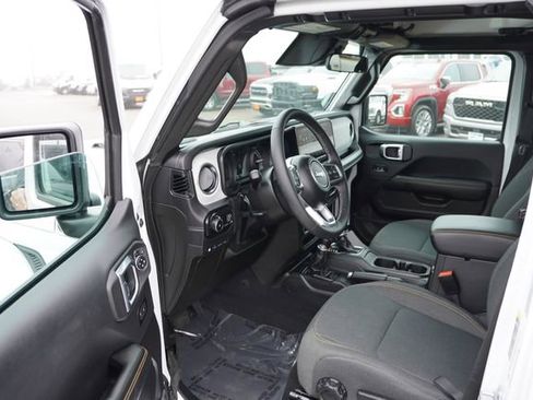 Certified 2025 Jeep Wrangler Unlimited Sahara w/ Safety Group image 15