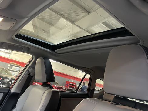 Used 2017 Toyota RAV4 Limited FWD image 10