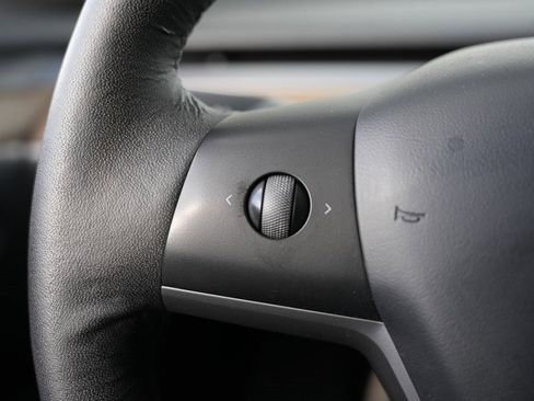 Used 2023 Tesla Model 3 Standard Range image 44