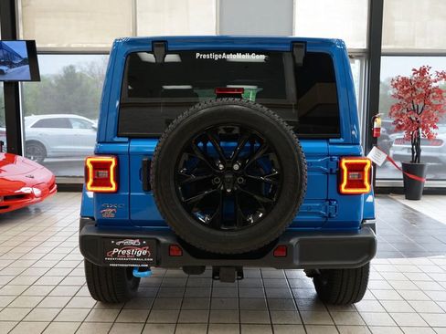 Used 2023 Jeep Wrangler Unlimited Sahara AWD/4WD image 16