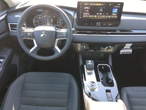 New 2026 Mitsubishi Outlander SE FWD image 17