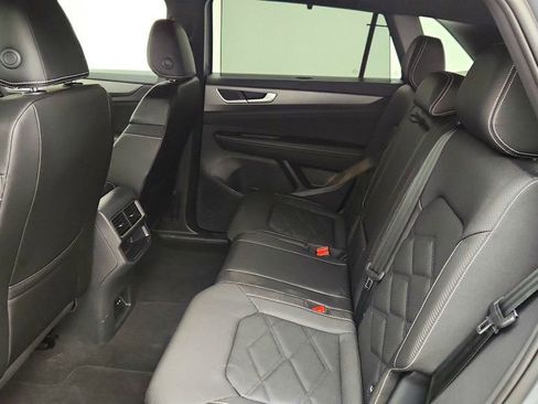 Used 2024 Volkswagen Atlas Cross Sport SE FWD image 21