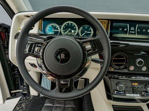 Used 2024 Rolls-Royce Phantom Sedan image 91