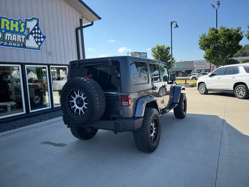 Used 2017 Jeep Wrangler Unlimited Sahara AWD/4WD image 6