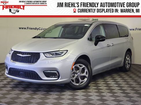 Used 2024 Chrysler Pacifica Limited AWD/4WD image 1