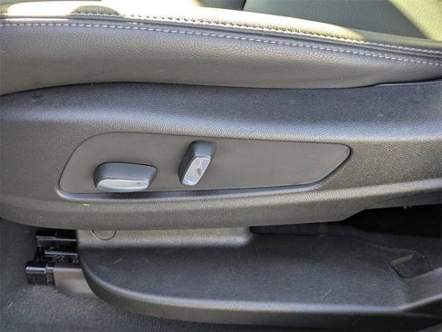 Used 2025 Cadillac XT6 Luxury image 22