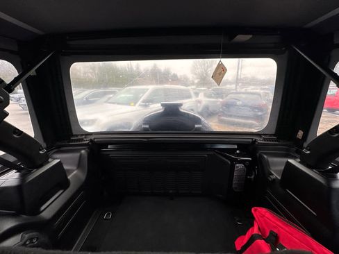 Used 2022 Jeep Wrangler Unlimited Sahara AWD/4WD image 31