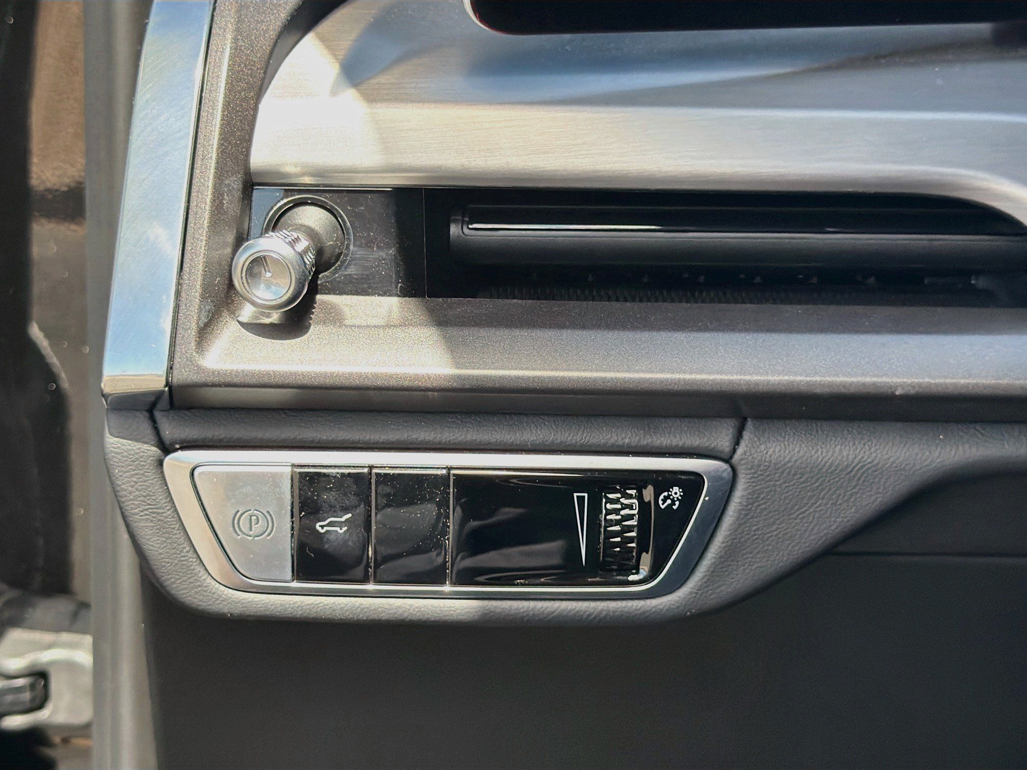 Certified 2026 Cadillac Vistiq Luxury AWD/4WD image 10