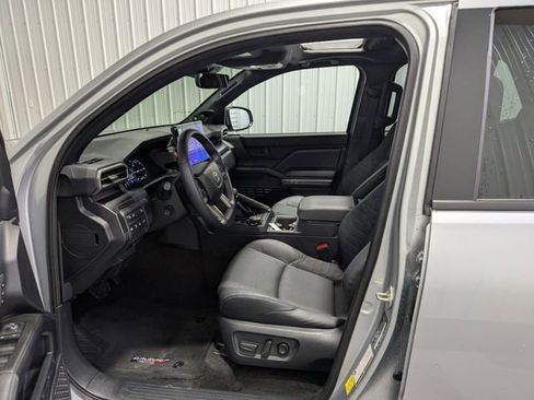 Used 2025 Toyota 4Runner TRD Off-Road Premium AWD/4WD image 15