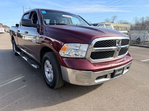 Used 2019 RAM 1500 Classic SLT image 3