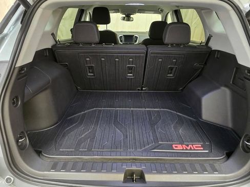 Used 2023 GMC Terrain SLE w/ Driver Convenience Package image 33