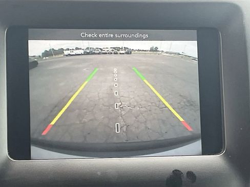 Used 2019 Jeep Cherokee Latitude Plus AWD/4WD image 14