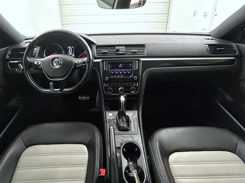 Used 2018 Volkswagen Passat 3.6 image 13