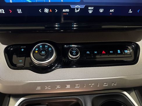 Used 2025 Ford Expedition Max Active RWD image 24