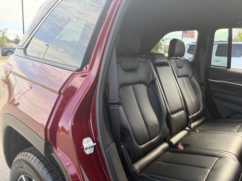Used 2025 Jeep Grand Cherokee Limited w/ Luxury Tech Group II RWD image 37