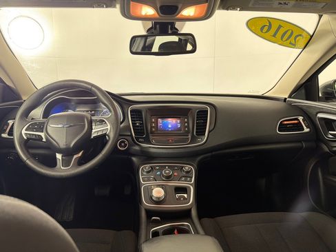 Used 2016 Chrysler 200 Limited FWD image 21