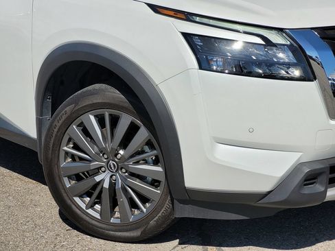 Used 2025 Nissan Pathfinder SL w/ SL Premium Package FWD image 9