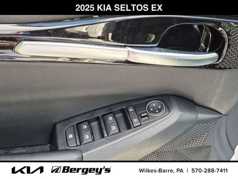 Certified 2025 Kia Seltos EX AWD/4WD image 16