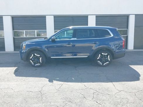 Used 2025 Kia Telluride S FWD image 2
