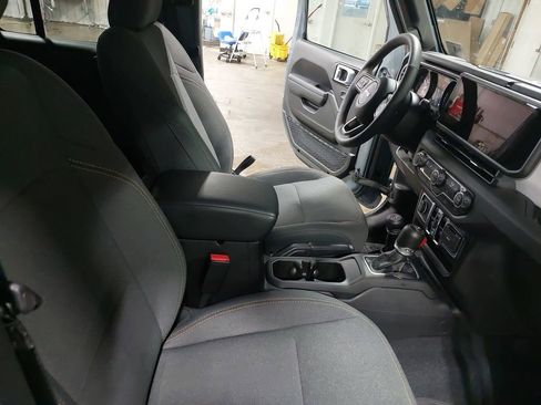 Used 2024 Jeep Wrangler Unlimited Sport AWD/4WD image 10
