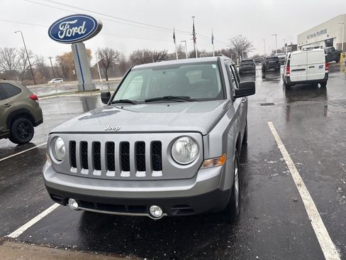 Used 2017 Jeep Patriot High Altitude image 2