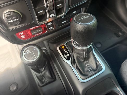 New 2025 Jeep Gladiator Rubicon image 25