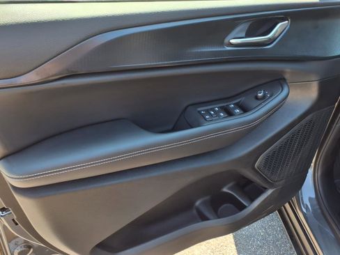 New 2025 Jeep Grand Cherokee L Altitude image 9