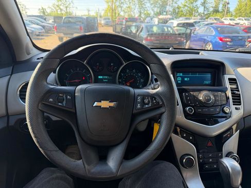 Used 2013 Chevrolet Cruze LS FWD image 14