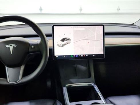 Used 2021 Tesla Model Y Long Range AWD/4WD image 22