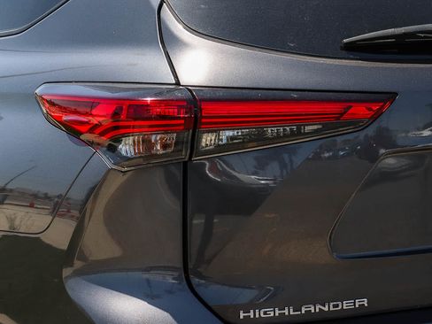 Used 2021 Toyota Highlander XSE FWD image 7
