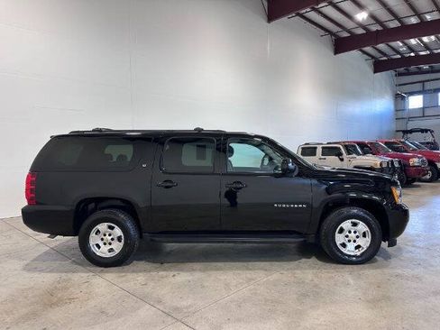Used 2013 Chevrolet Suburban LT w/ Luxury Package AWD/4WD image 4