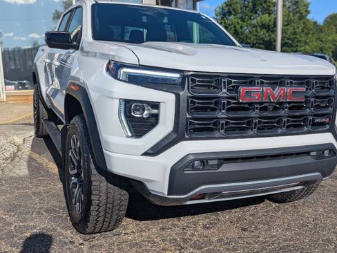 Used 2023 GMC Canyon AT4 w/ AT4 Premium Package AWD/4WD image 11
