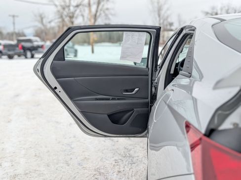 Used 2021 Hyundai Elantra SEL image 28