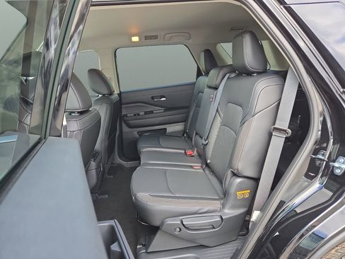 New 2026 Nissan Pathfinder SL AWD/4WD image 17