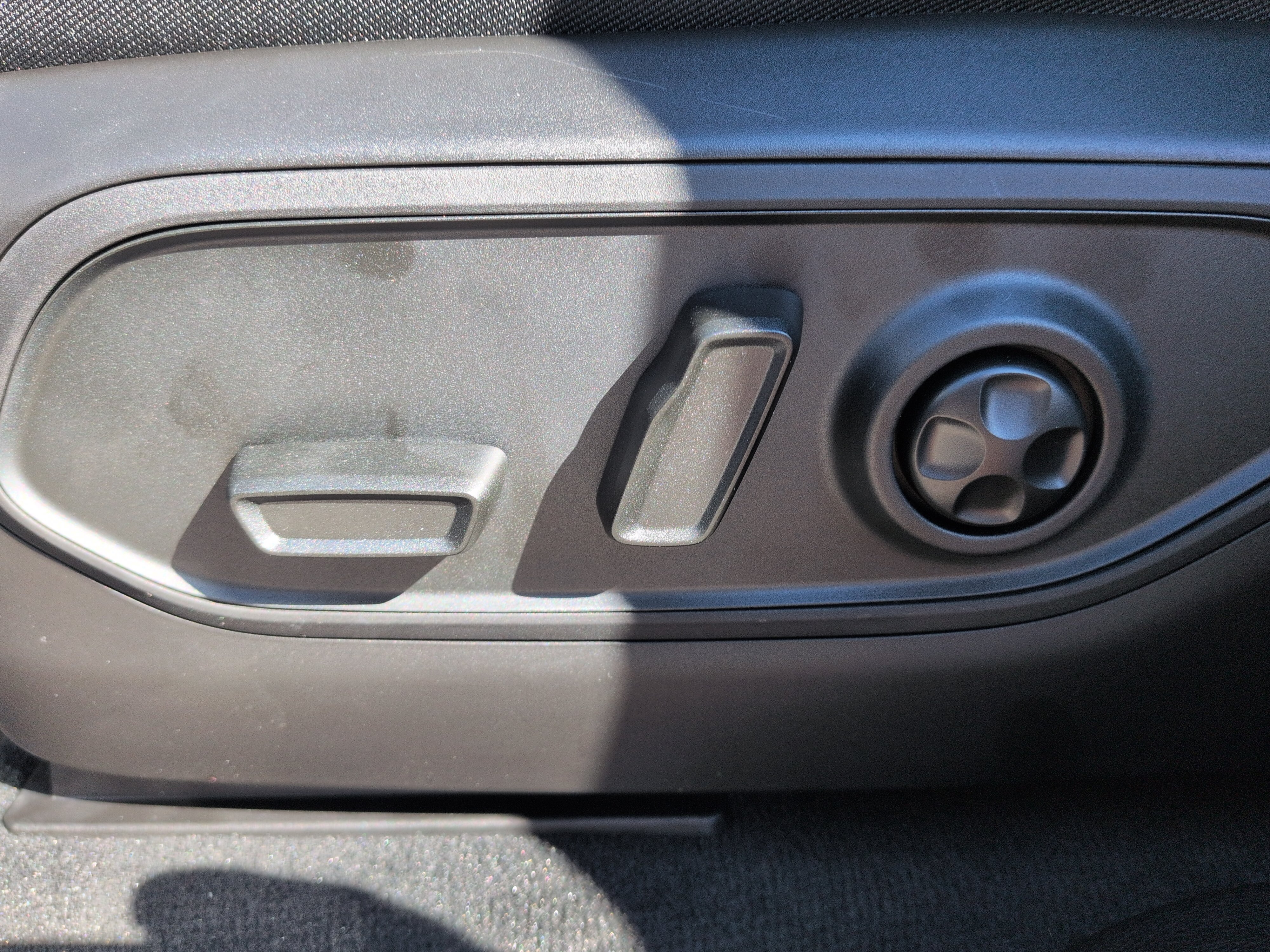 New 2027 Jeep Grand Cherokee Laredo RWD image 27