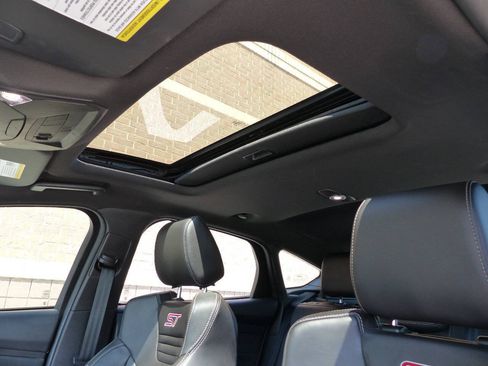 Used 2018 Ford Focus ST FWD image 40