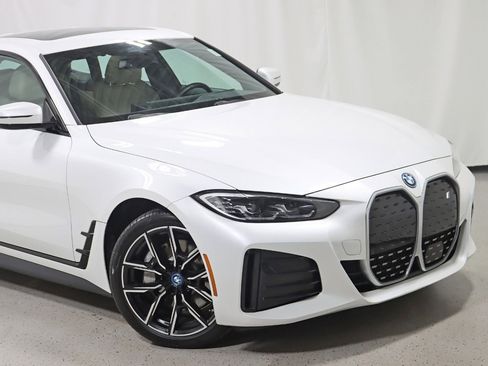 Used 2022 BMW i4 eDrive40 w/ M Sport Package image 2