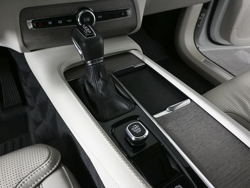 Used 2022 Volvo XC90 T6 Inscription w/ Lounge Package AWD/4WD image 14