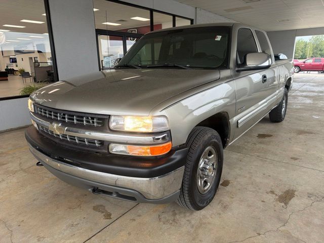 Used 2001 Chevrolet Silverado 1500 LS w/ Firm Ride Suspension Pkg AWD/4WD image 2