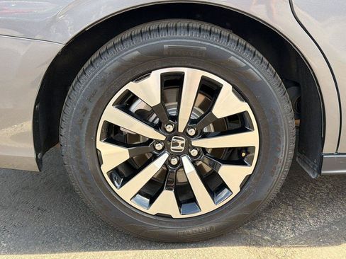 Used 2025 Honda Odyssey EX-L image 6