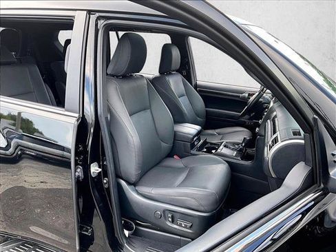 Used 2023 Lexus GX 460 Premium w/ Accessory Package AWD/4WD image 9