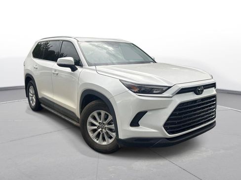 Certified 2025 Toyota Grand Highlander XLE FWD image 4