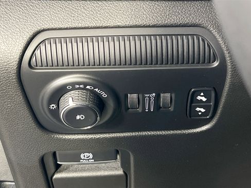 Used 2022 Jeep Wagoneer Series III w/ Flexible Seating Group image 10